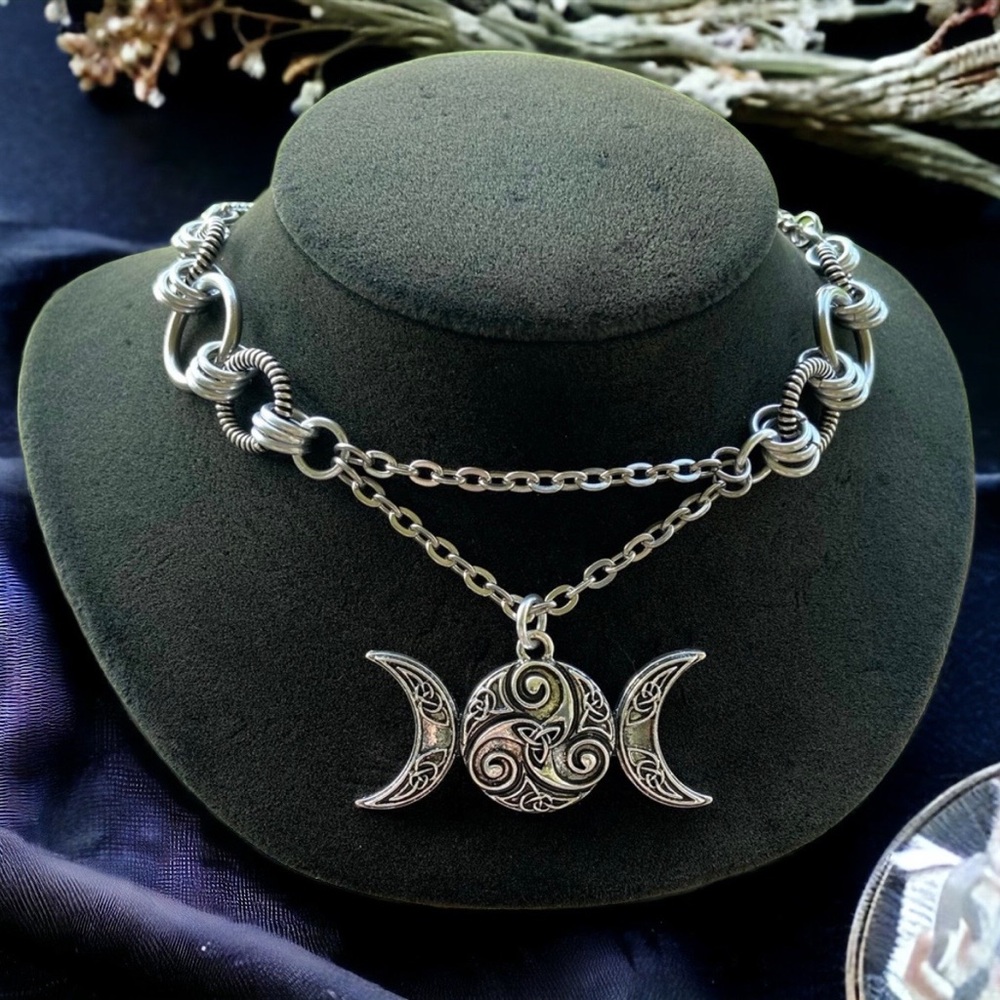 Handmade maille choker & celtic knot tripple moon goddess design charm necklace